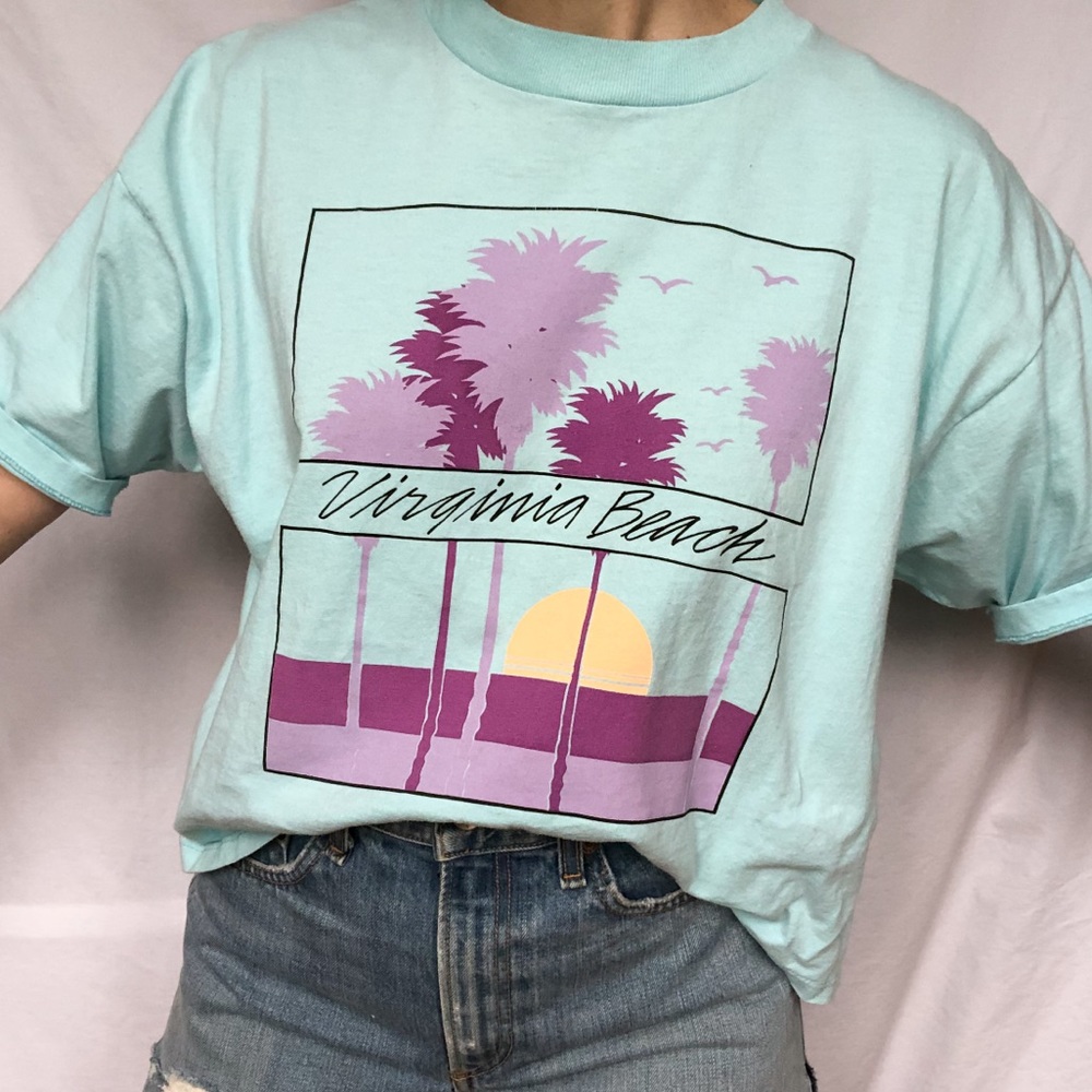 Vintage 90’s Virginia Beach Crop Single Stitch Tee